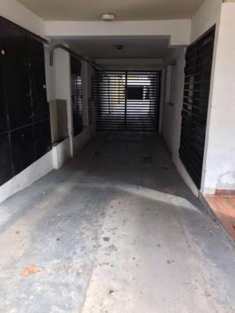 Amplias cochera. Zona Facultad de Medicina Luminosas, Porton automatico Alarma demarchi