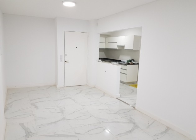CENTRICO, RENOVADO TRES DORMITORIOS CON QUINCHO Y PARQUE PISOS DE PORCELANATO GAS ADECUADO NUEVA NORMATIVA