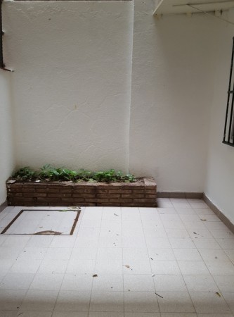 CENTRICO, RENOVADO TRES DORMITORIOS CON QUINCHO Y PARQUE PISOS DE PORCELANATO GAS ADECUADO NUEVA NORMATIVA