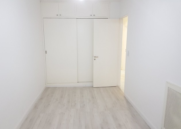 CENTRICO, RENOVADO TRES DORMITORIOS CON QUINCHO Y PARQUE PISOS DE PORCELANATO GAS ADECUADO NUEVA NORMATIVA