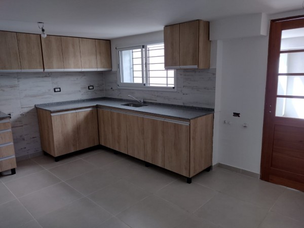 Casa al frente con garage para 2 autos
