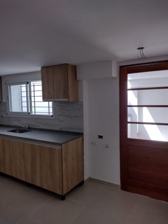 Casa al frente con garage para 2 autos
