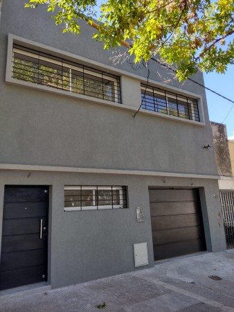 Casa al frente con garage para 2 autos