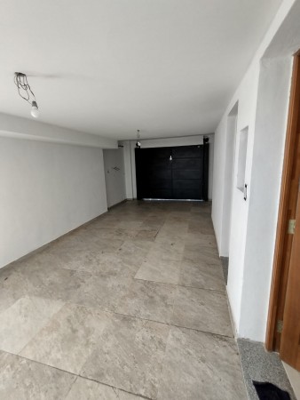 Casa al frente con garage para 2 autos