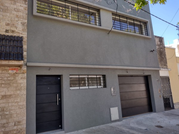 Casa al frente con garage para 2 autos