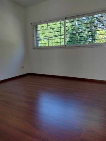 Casa al frente con garage para 2 autos