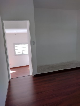 Casa al frente con garage para 2 autos