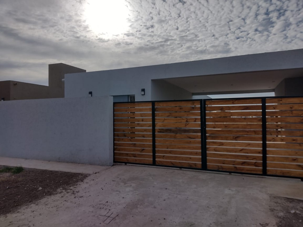 Casa en Funes con piscina y parrilla