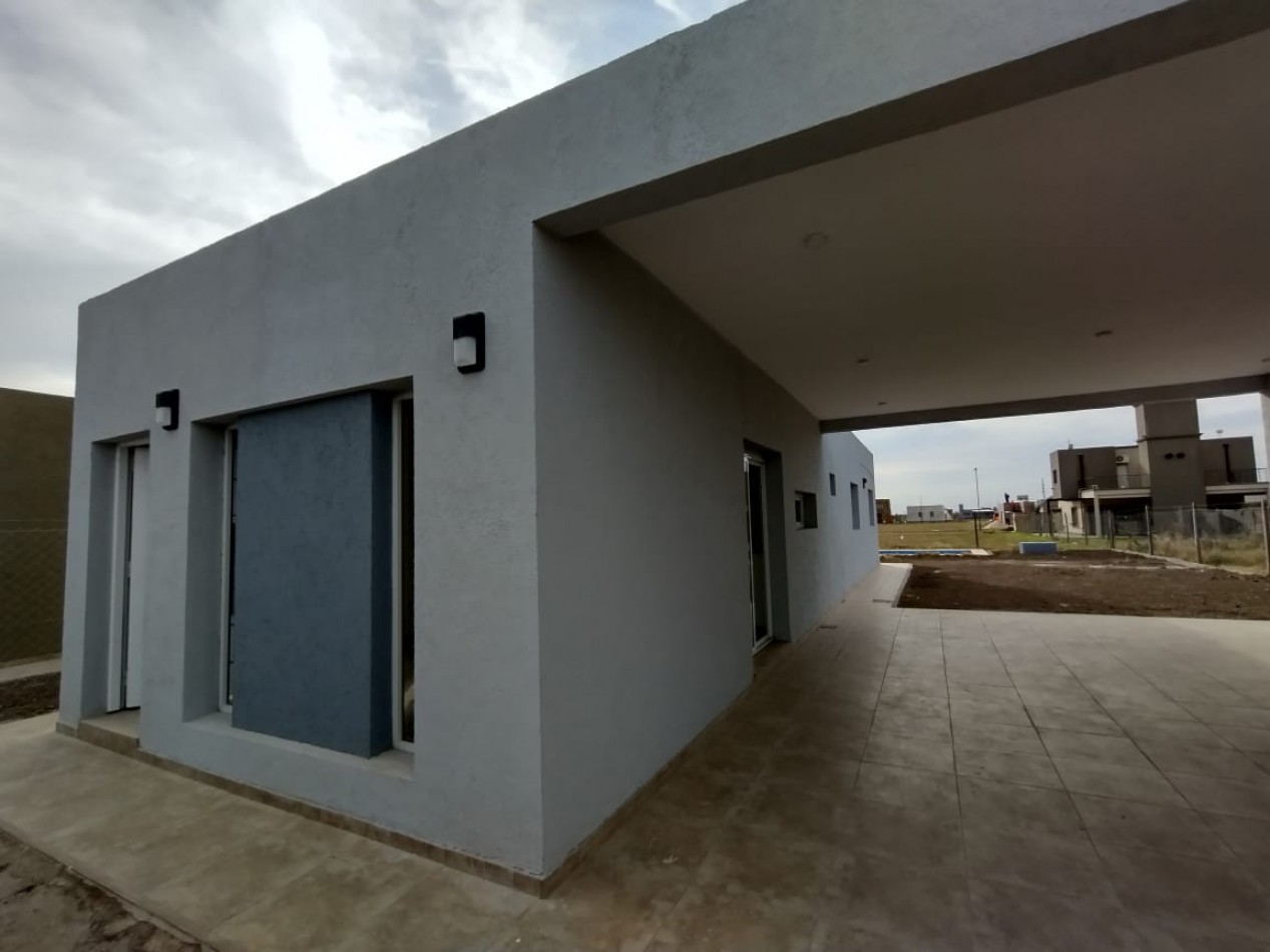 Casa en Funes con piscina y parrilla