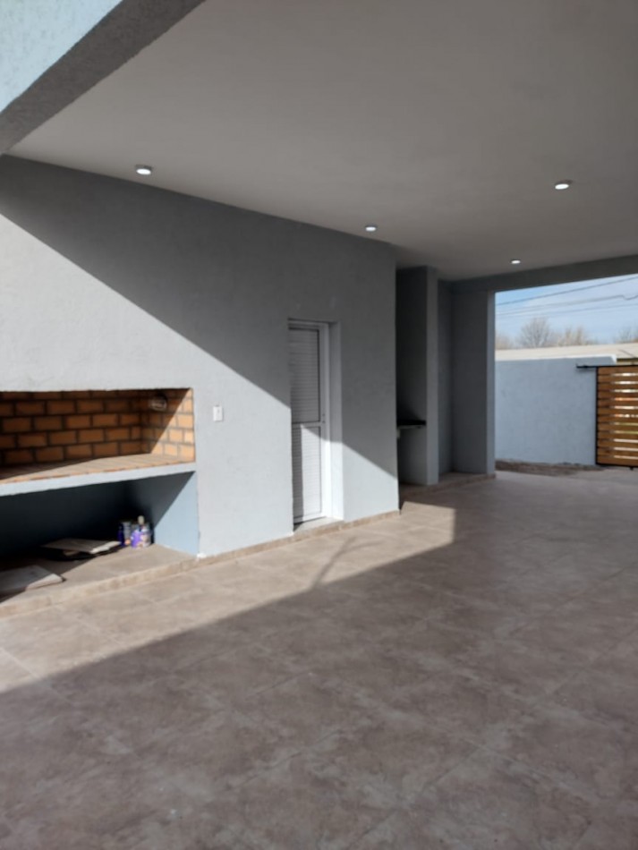 Casa en Funes con piscina y parrilla