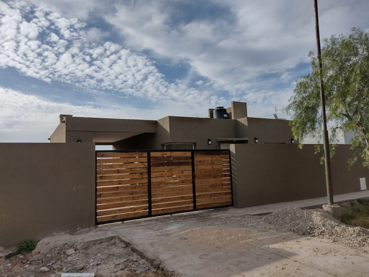 Casa en Funes con piscina y parrilla
