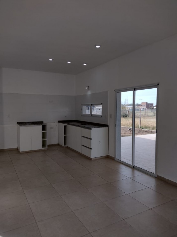 Casa en Funes con piscina y parrilla