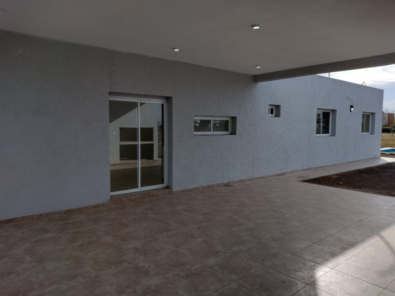 Casa en Funes con piscina y parrilla