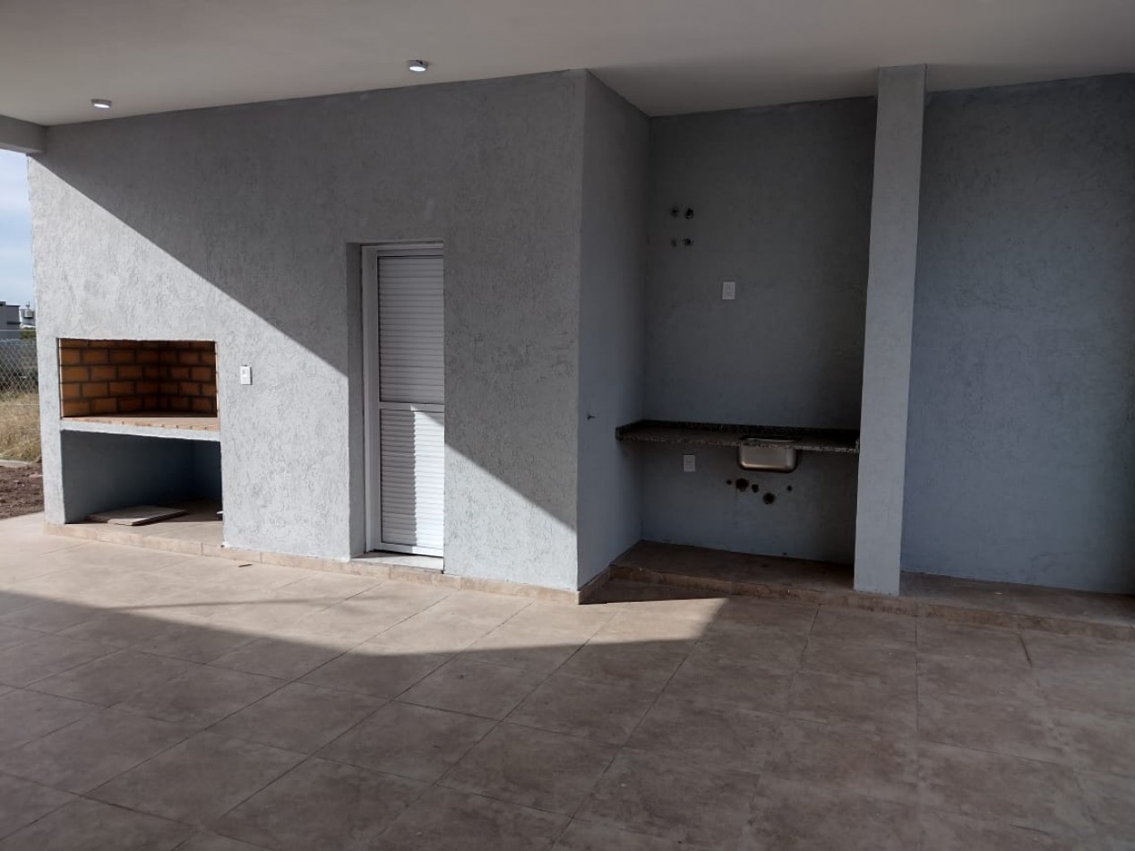 Casa en Funes con piscina y parrilla