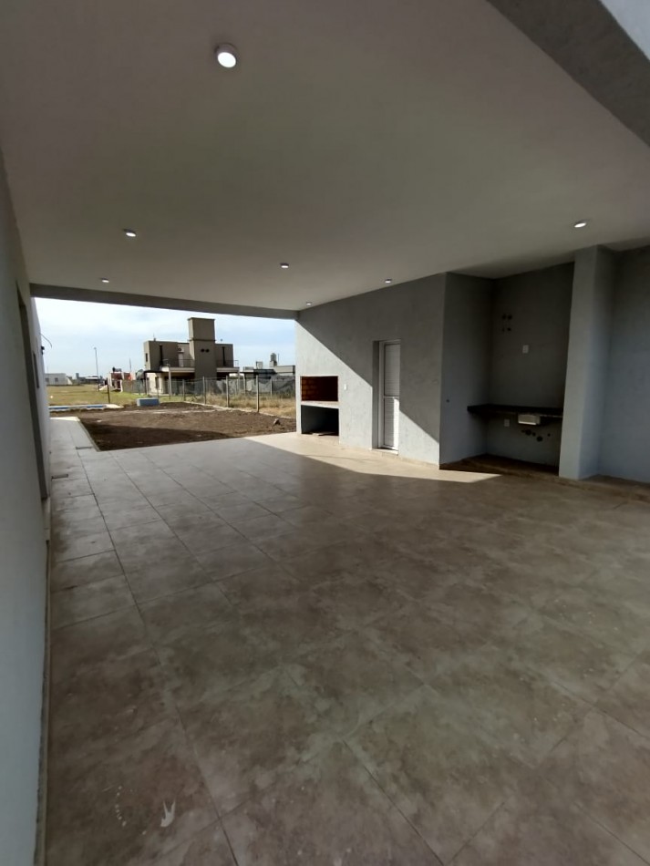 Casa en Funes con piscina y parrilla