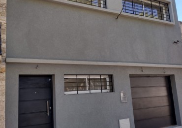 Casa al frente con garage para 2 autos