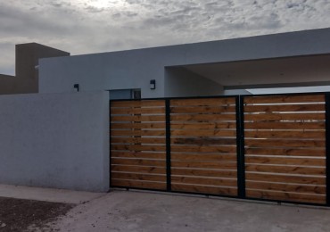 Casa en Funes con piscina y parrilla